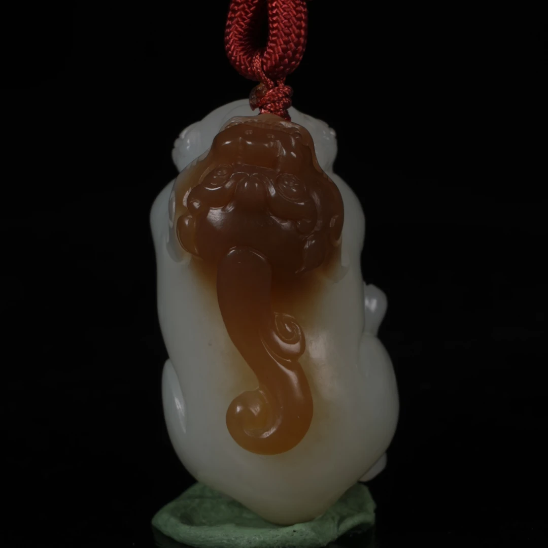 lot16精工和田若羌糖玉俏色貔貅挂件/保利拍卖