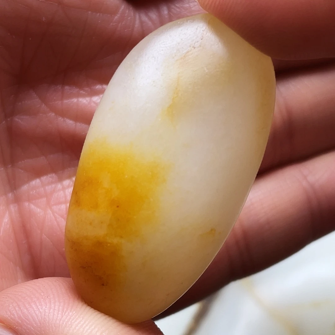 和田玉未镶嵌把件