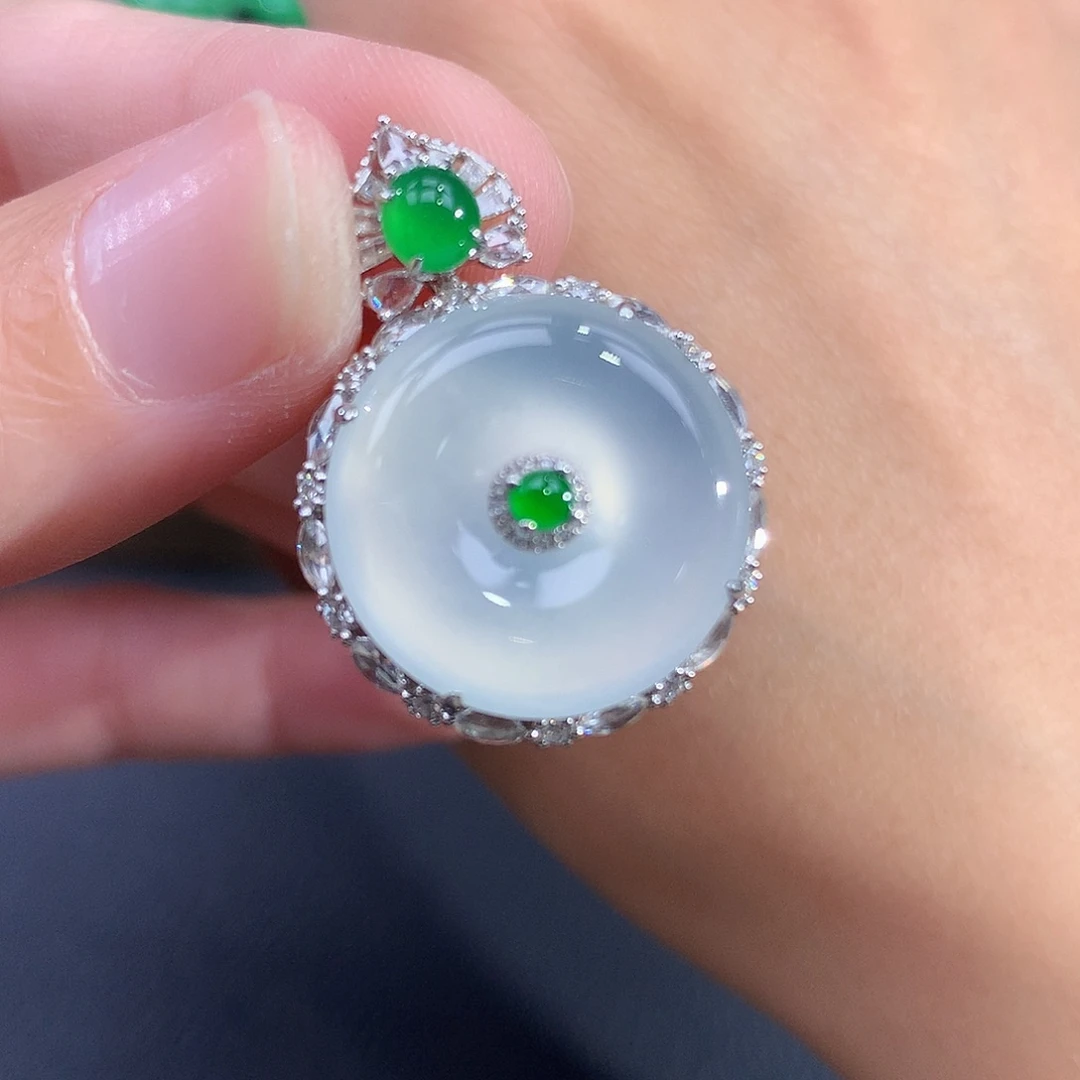 翡翠18K金镶嵌吊坠(赠链)