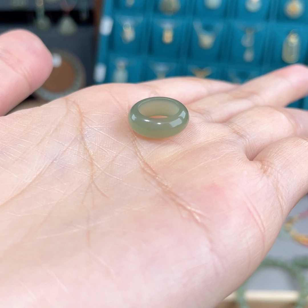 和田玉（糖玉）颈饰未镶嵌花*