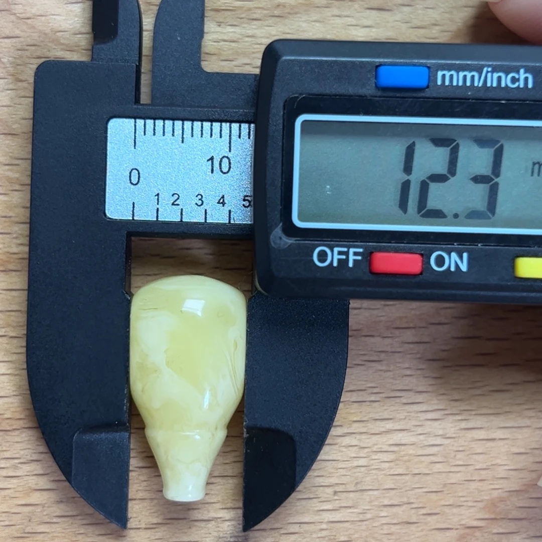 裸石琥珀未镶嵌三通