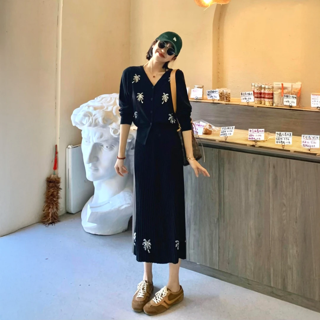 大方得体小套装女2025秋季小香风气质黑色亮片针织衫半身裙两件套