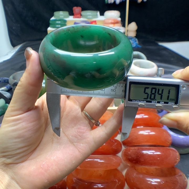 未镶嵌手镯石英质玉