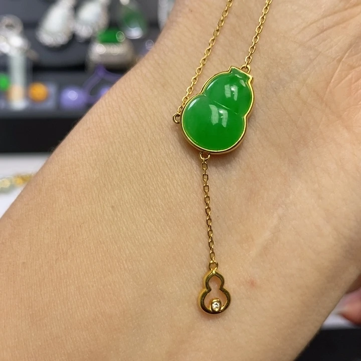 翡翠18K金镶嵌颈饰翡翠