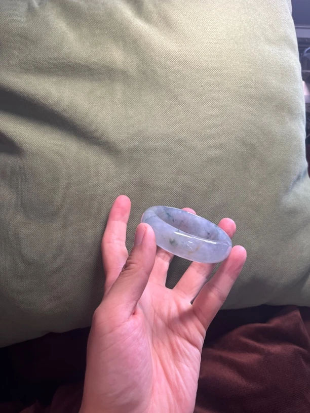 天然A翡翠宽版手镯，特色飘蓝绿花镯带黄翡冰种通透起光