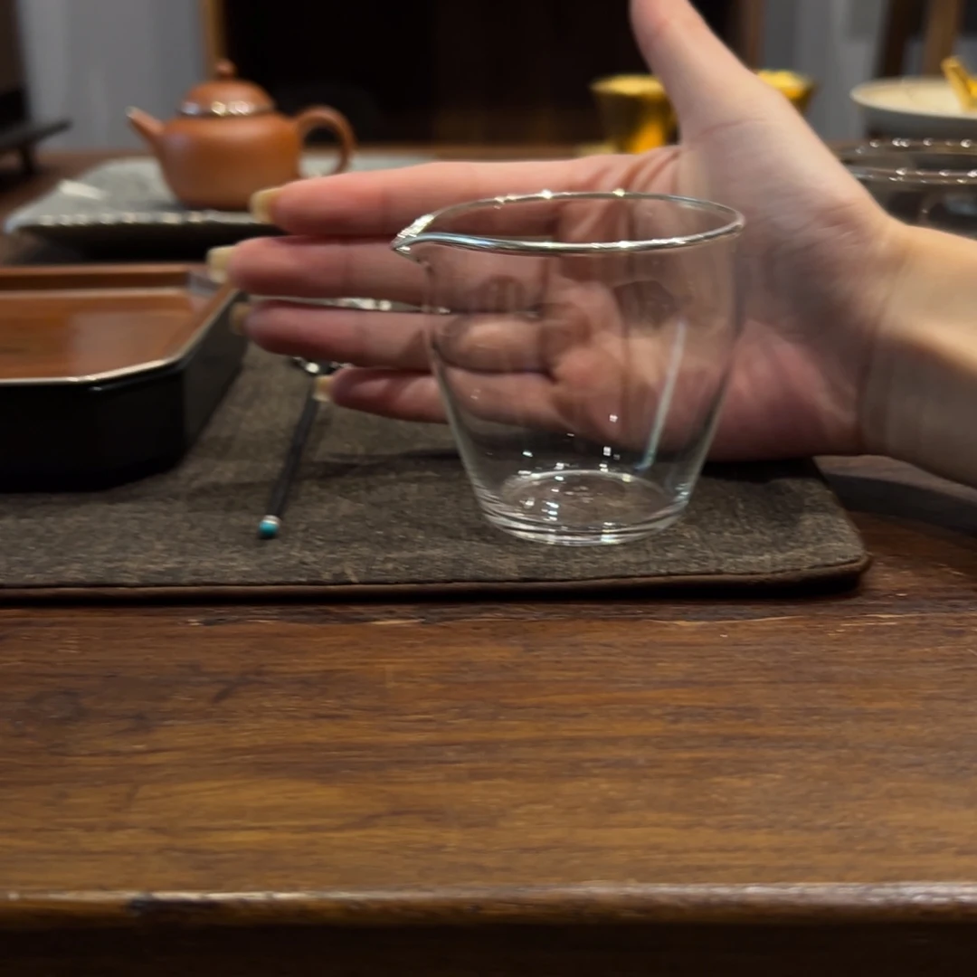 瓷片陶瓷。       陶瓷。