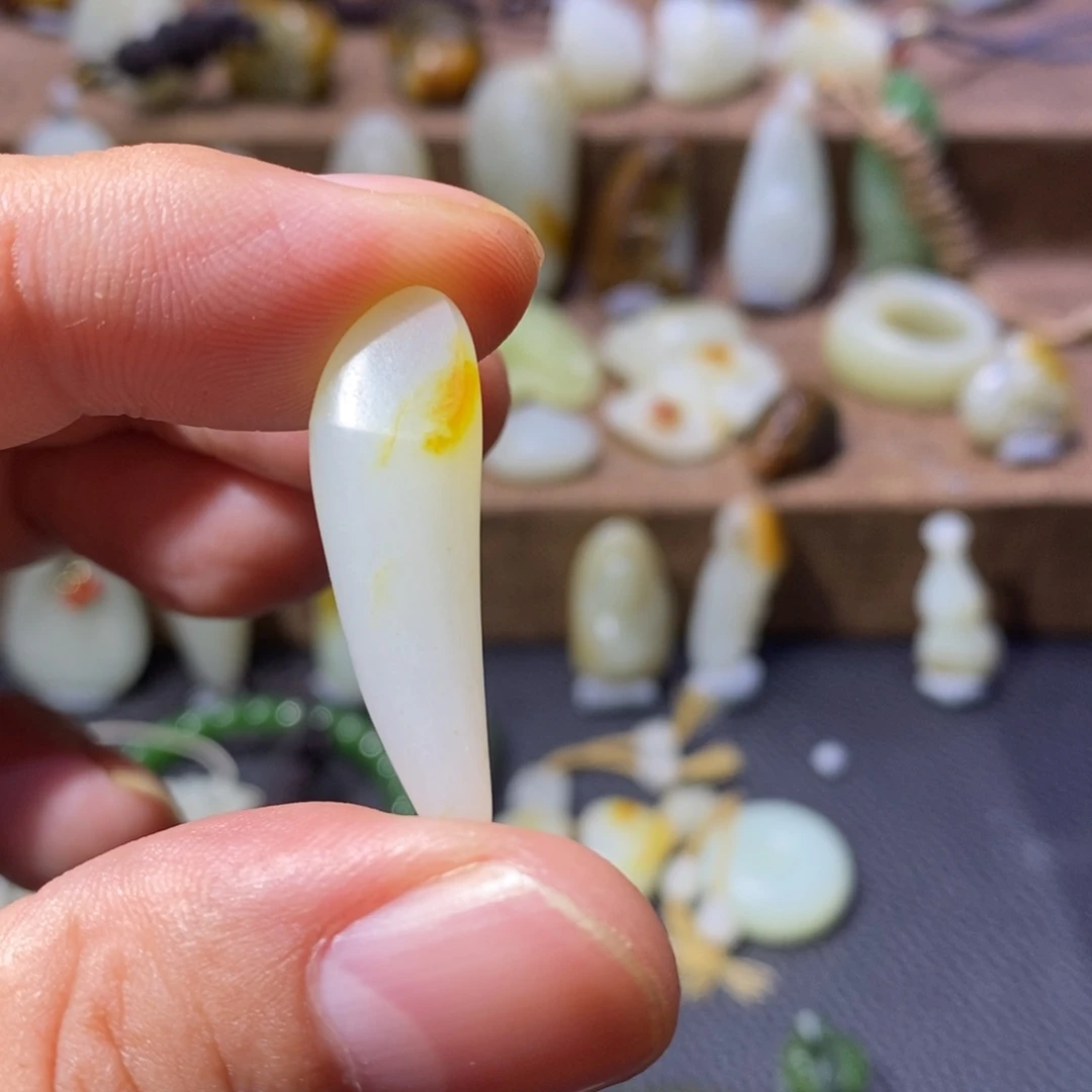 随***遇和田玉未镶嵌挂件