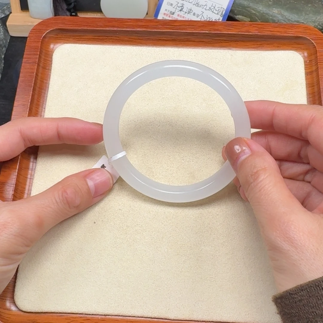 和田玉未镶嵌手镯