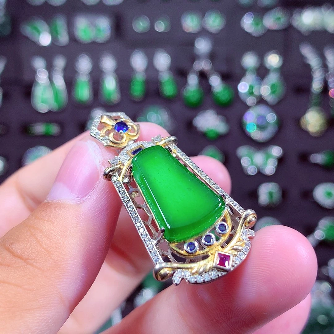 颈饰未镶嵌翡翠天然