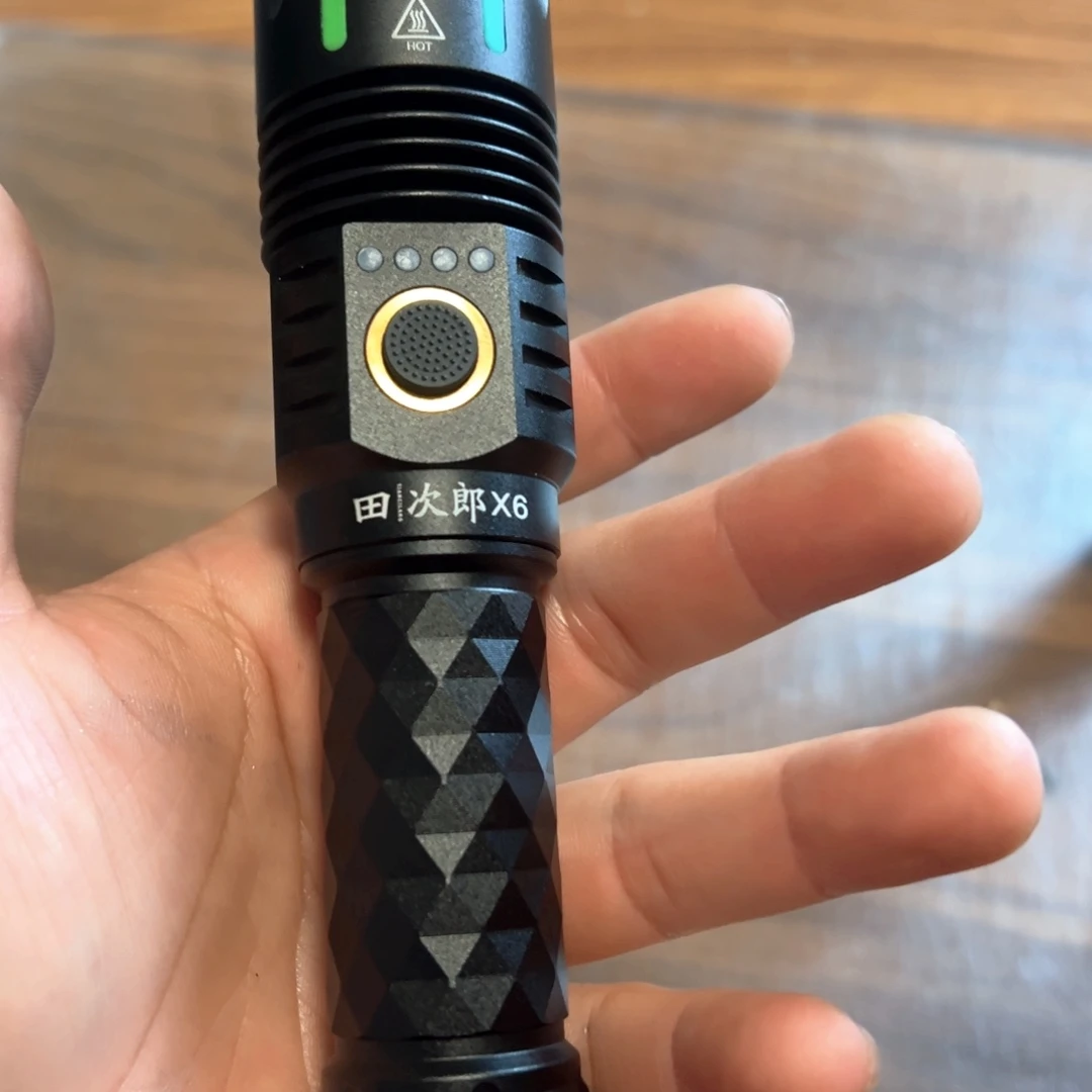 X6强光照射手电万流小直
