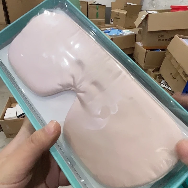 睡眠眼罩。