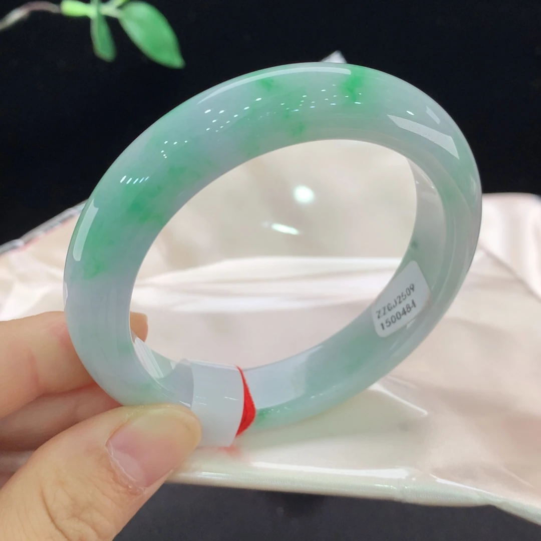 翡翠未镶嵌手镯0484