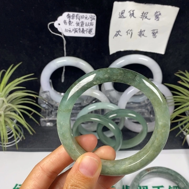 翡翠未镶嵌手镯83号。56.2圈