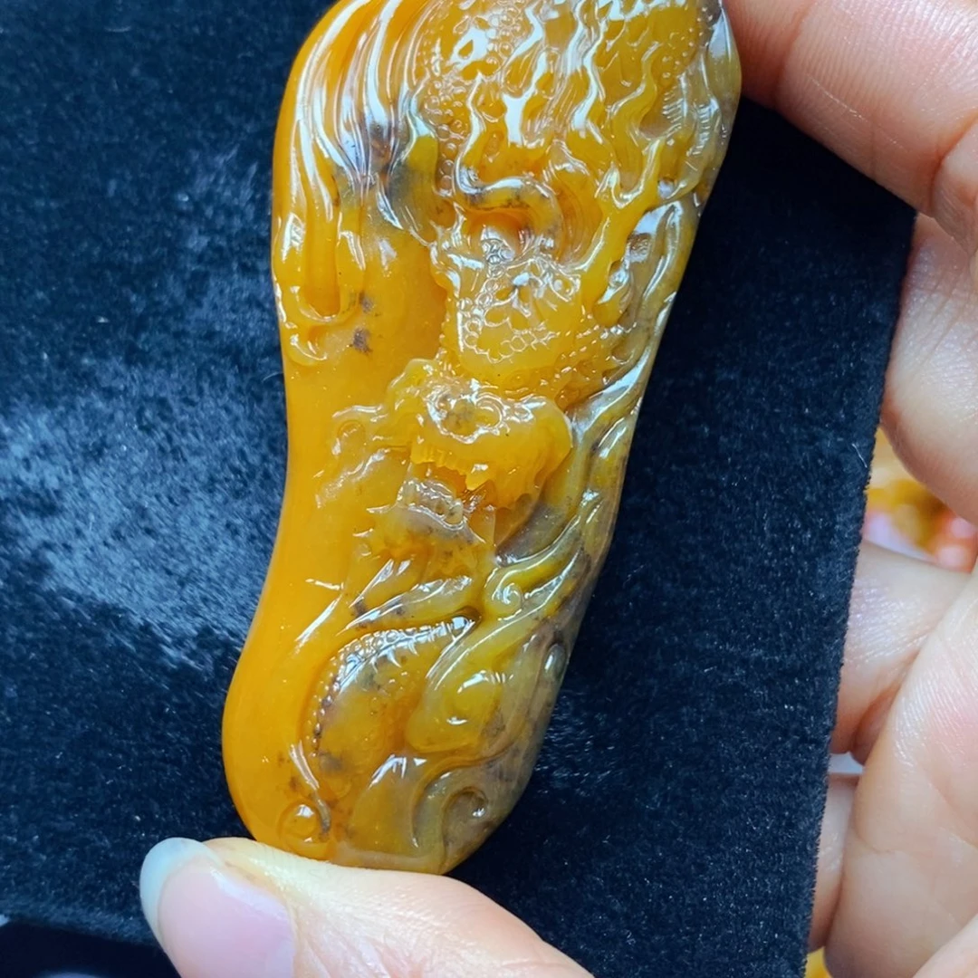 未镶嵌石英质玉（黄龙玉）颈饰
