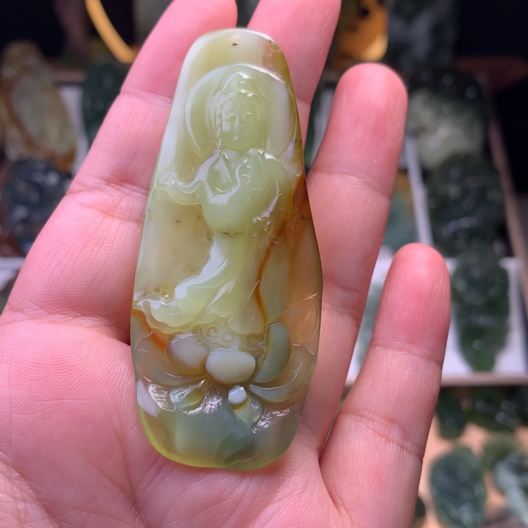 故***风未镶嵌蛇纹石玉挂件观音