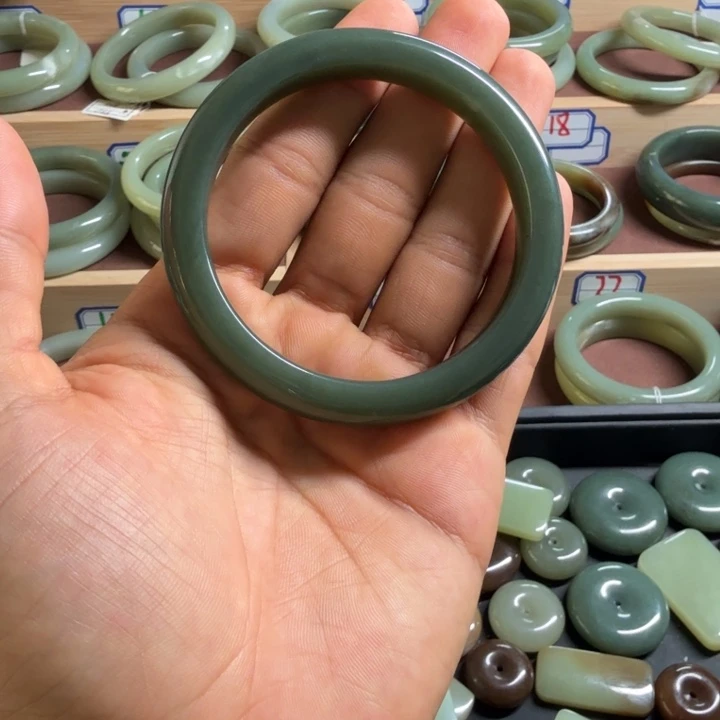 和田玉（糖玉）手镯未镶嵌