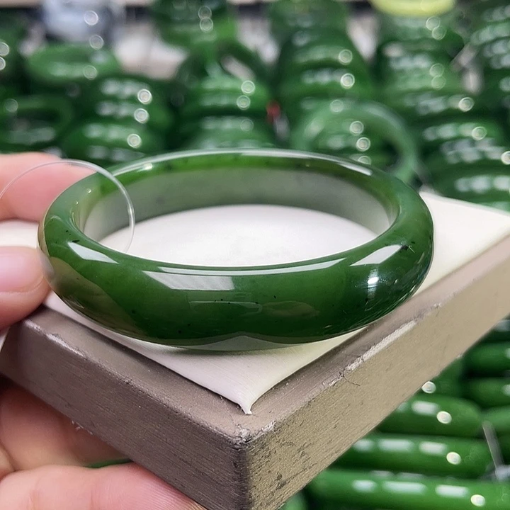 未镶嵌手镯和田玉（碧玉）