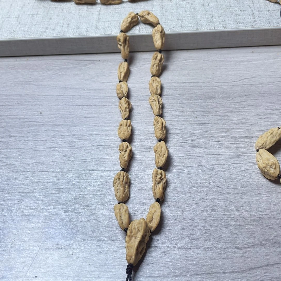 小***、文玩核桃吊坠手持