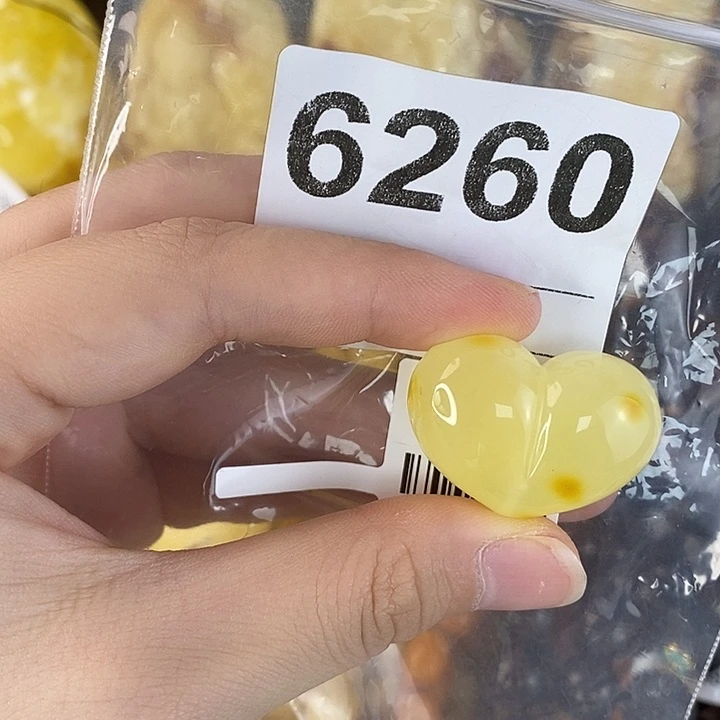 蜜蜡未镶嵌珠宝奇石