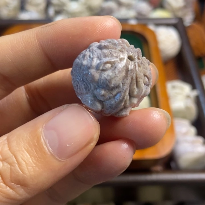 惬***虎配饰鹿角雕刻福利出