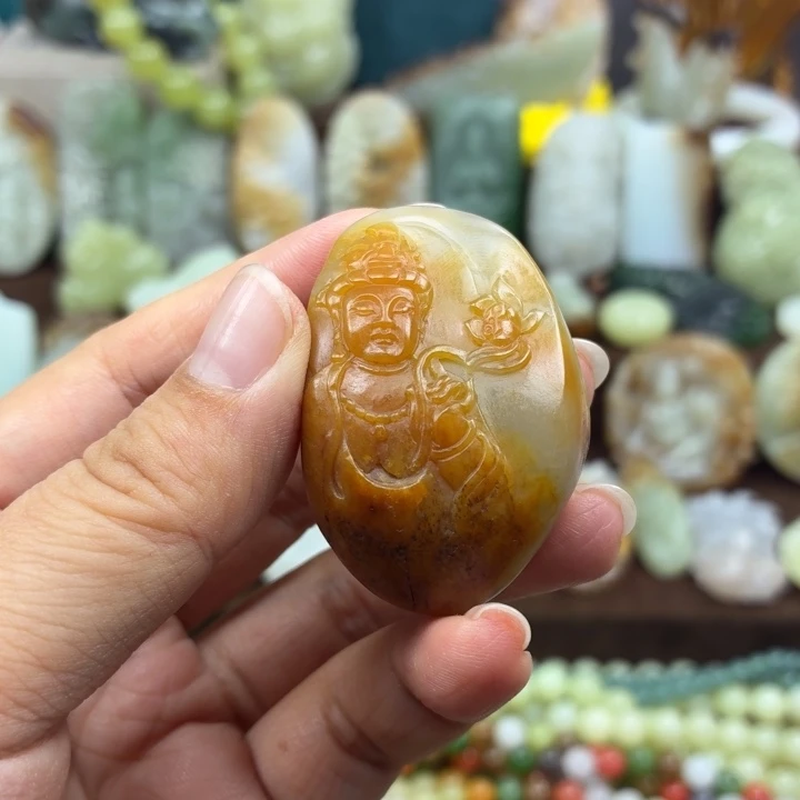 如***技和田玉未镶嵌颈饰