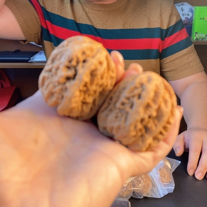 文玩核桃把件刘*粗筋