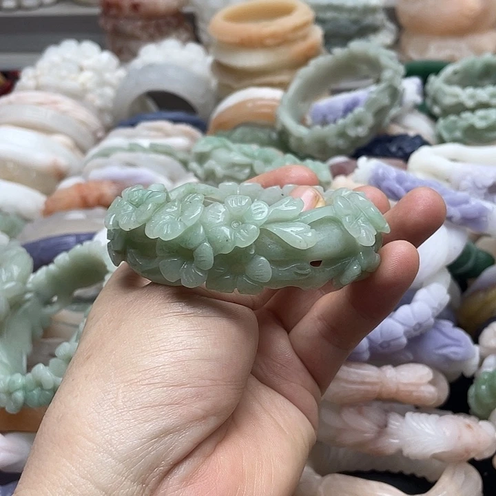 未镶嵌手镯石英岩玉