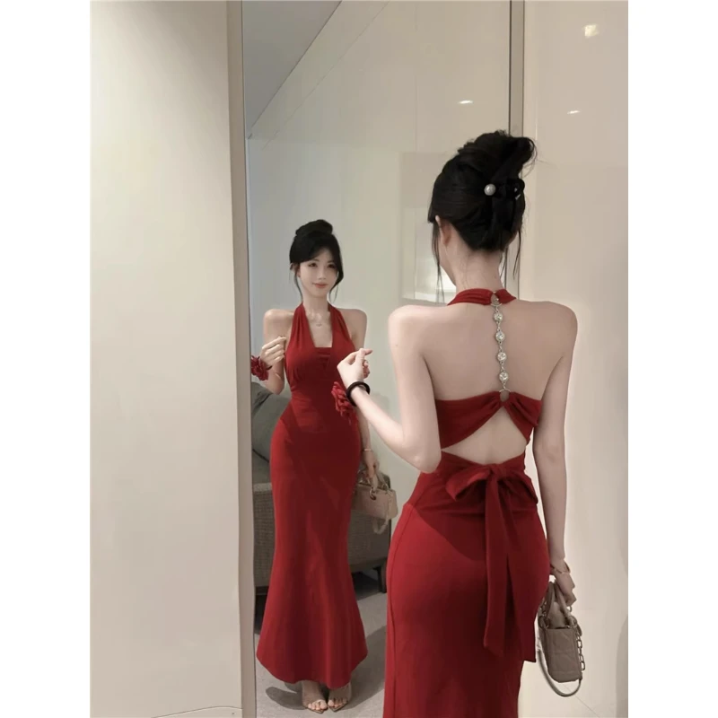 红色设计感链条挂脖绑带露背吊带连衣裙女装性感修身鱼尾包臀长裙