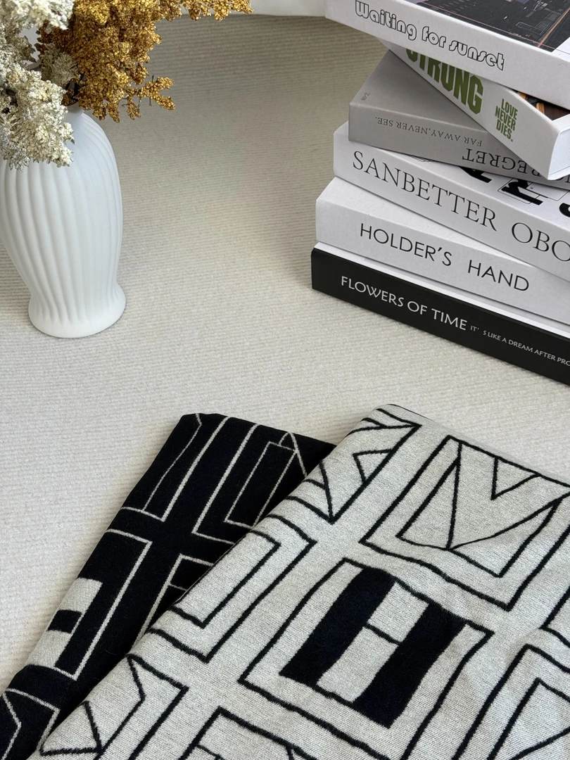 韩系大牌感氛围感羊绒围巾围脖披肩款男女同款几何拼色大气经典款