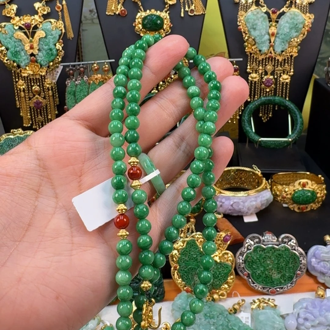 红***翡翠未镶嵌颈饰炸