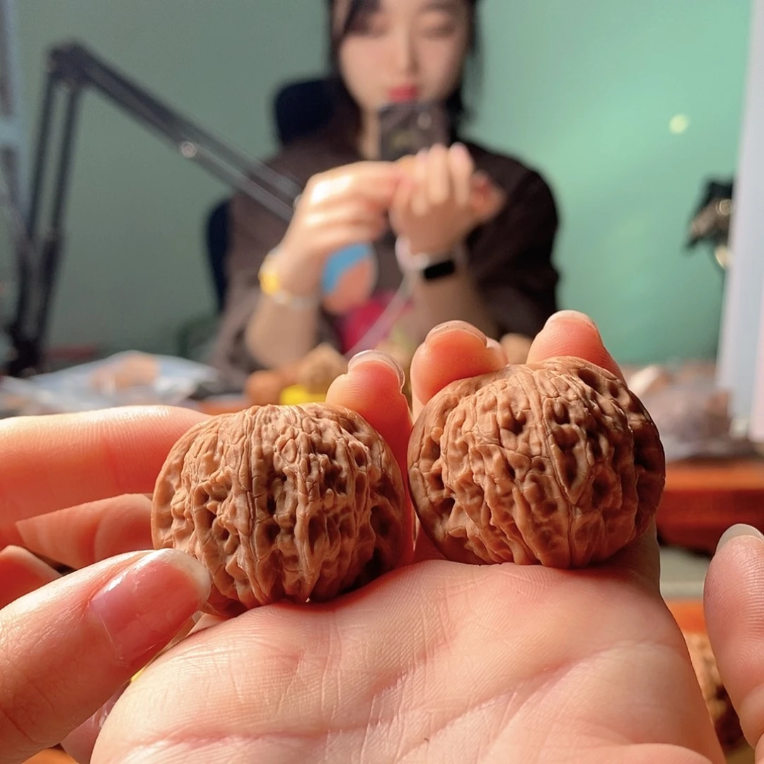 文玩核桃吊坠中**叔磨盘