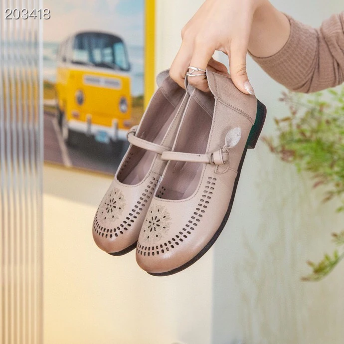 民族风真皮夏季镂空妈妈鞋平底软底舒适防滑浅口单鞋