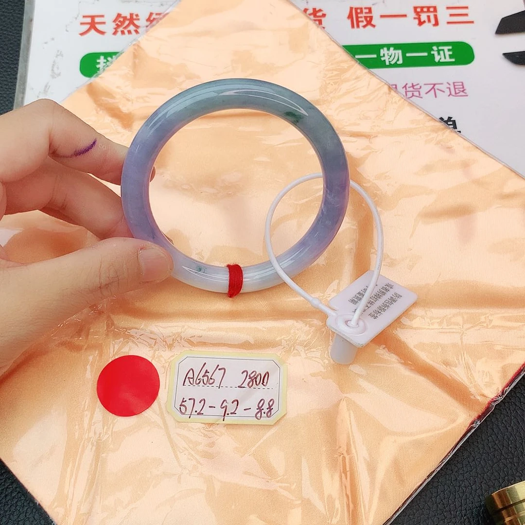 翡翠手镯未镶嵌翡翠