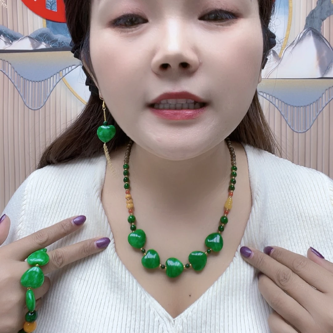 翡翠未镶嵌颈饰项链