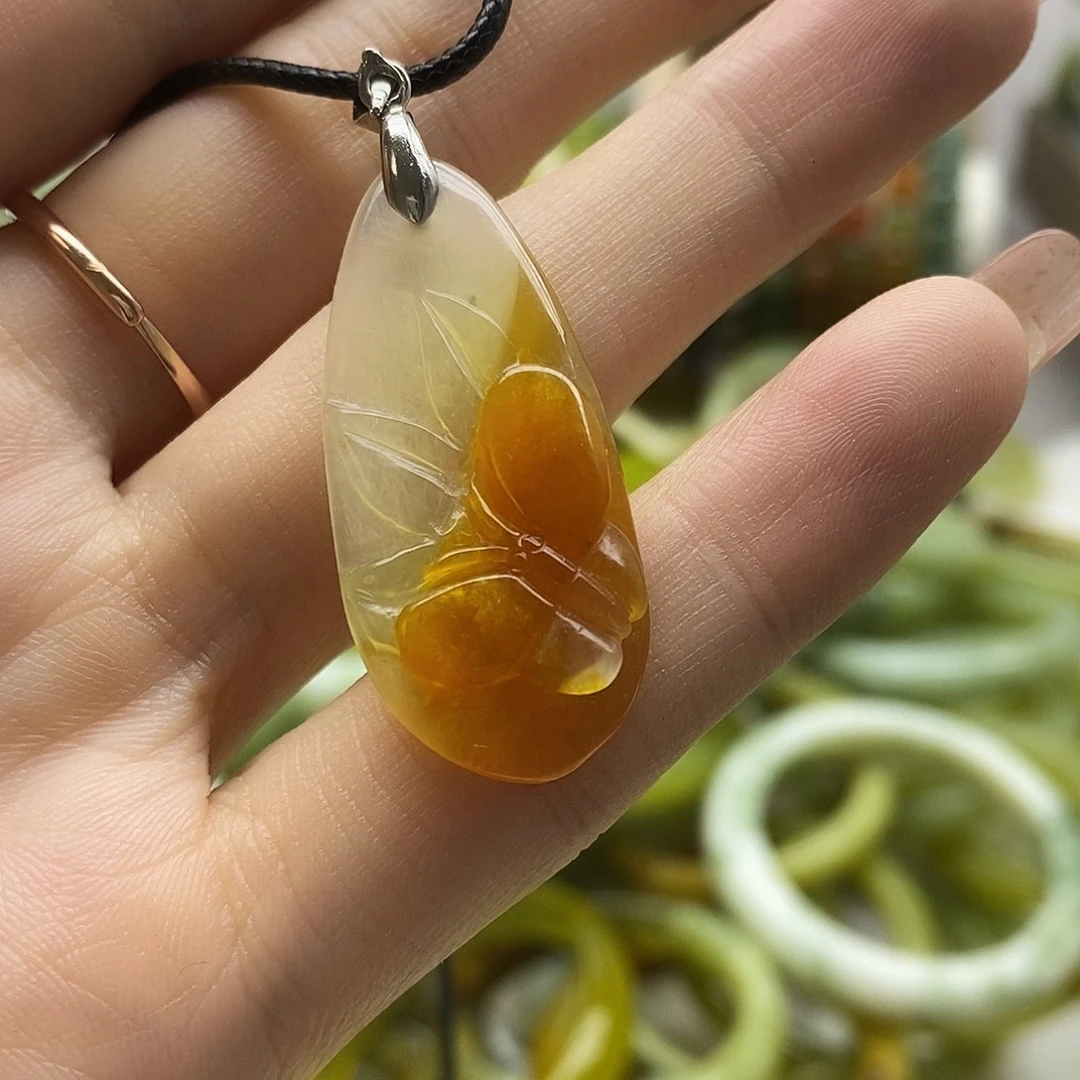 蛇纹石玉未镶嵌颈饰