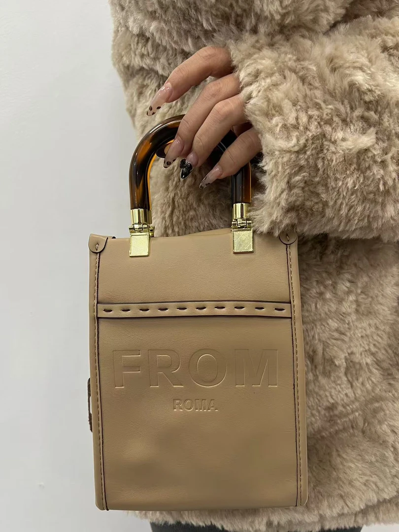 通勤气质百搭休闲女士通勤米杏色小手提包