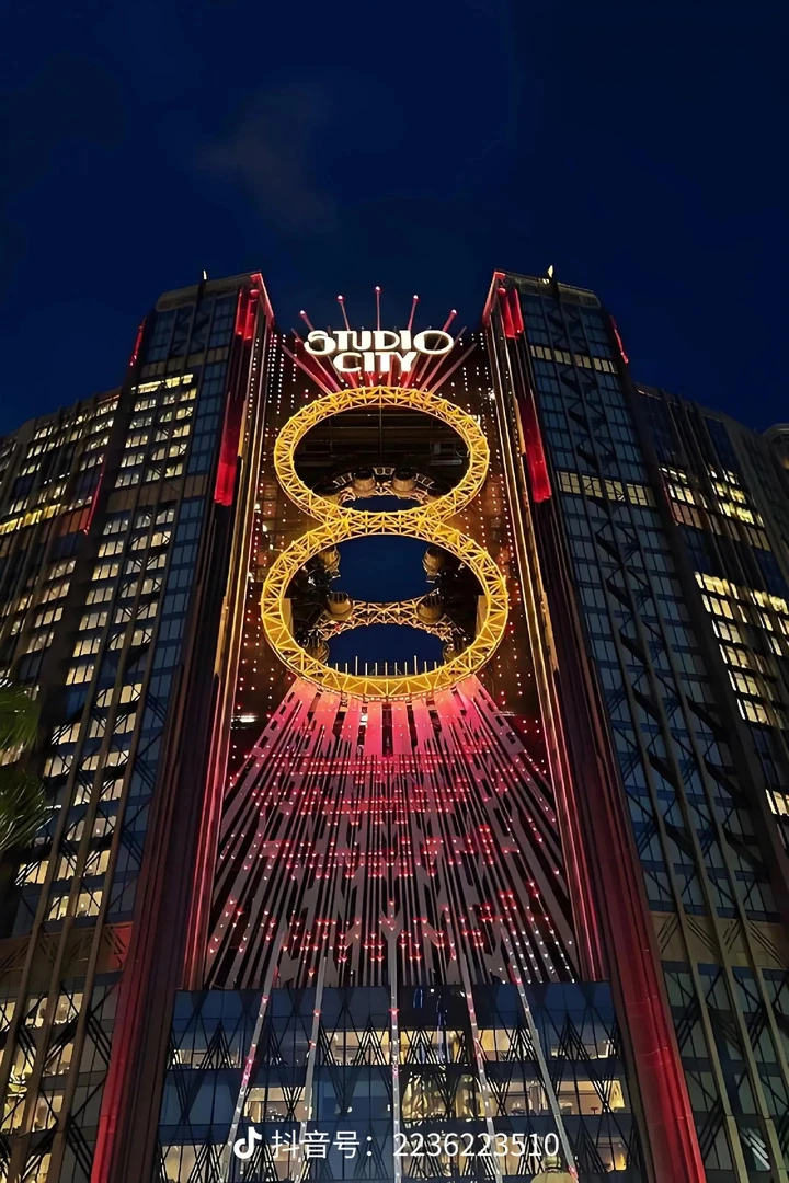 2025年春季新款立体剪裁高奢卫衣男