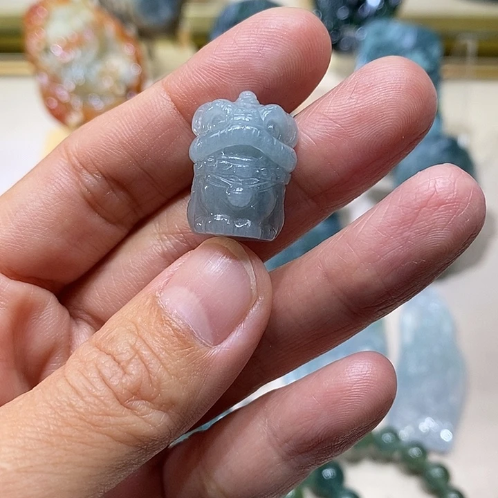 定制翡翠未镶嵌小狮子