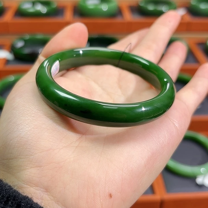 和田玉（碧玉）未镶嵌手镯红皮辣绿5455