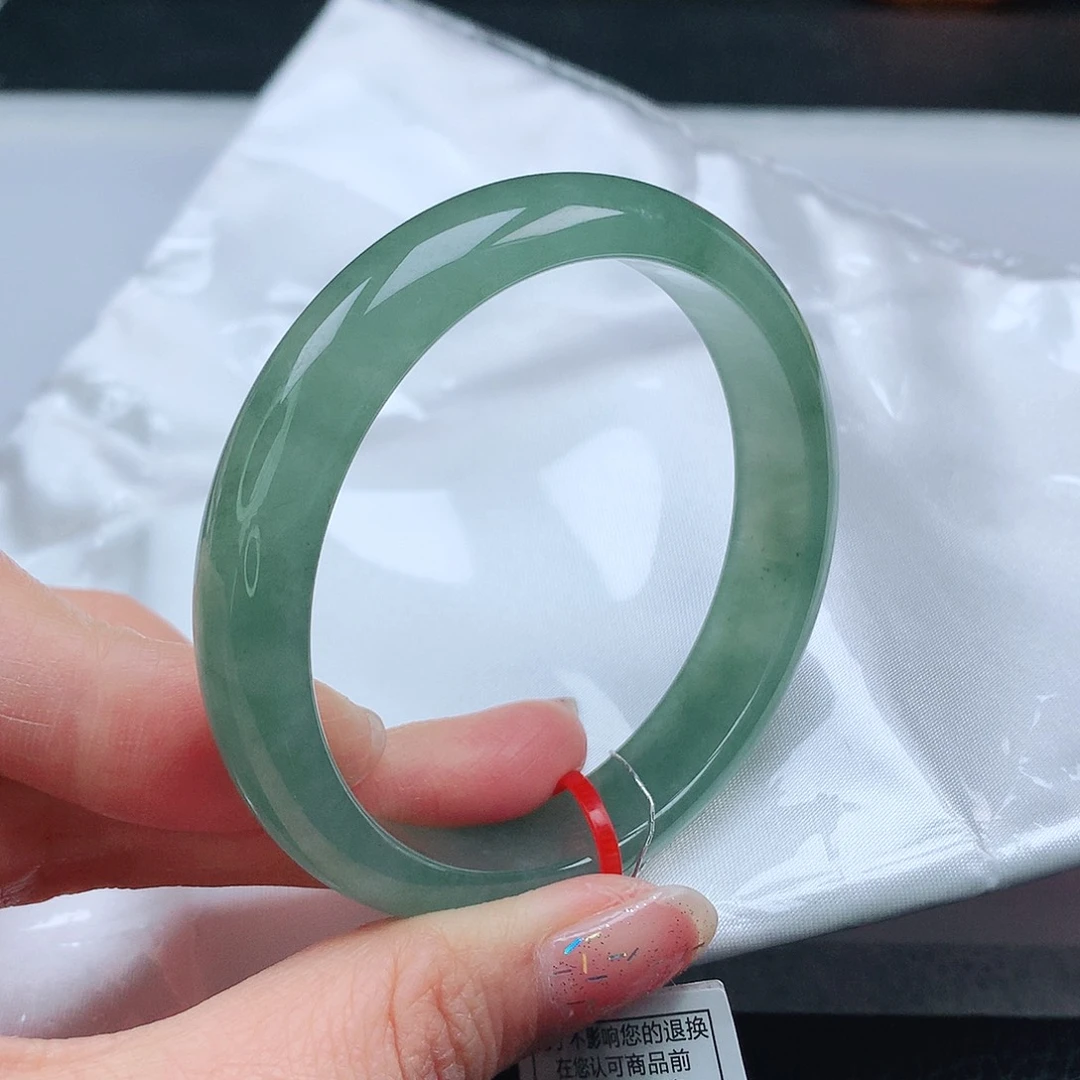 翡翠手镯未镶嵌54圈