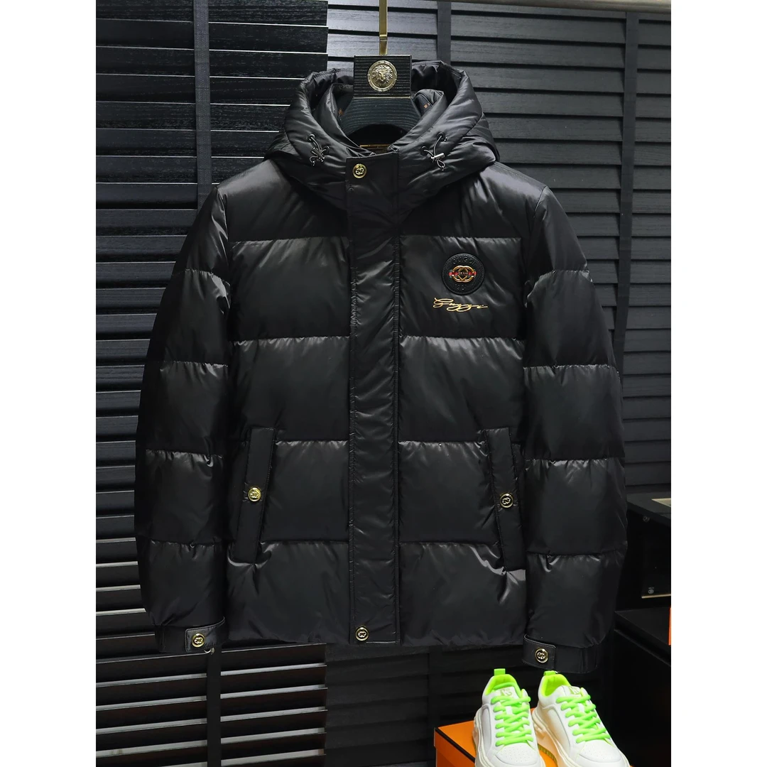 欧洲站冬季新款潮牌徽章连帽修身羽绒服轻奢高端保暖高级感男外套
