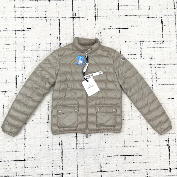 未使用 MONCLER lans 3码 柜台摆样香槟色轻薄短款羽绒服  1021
