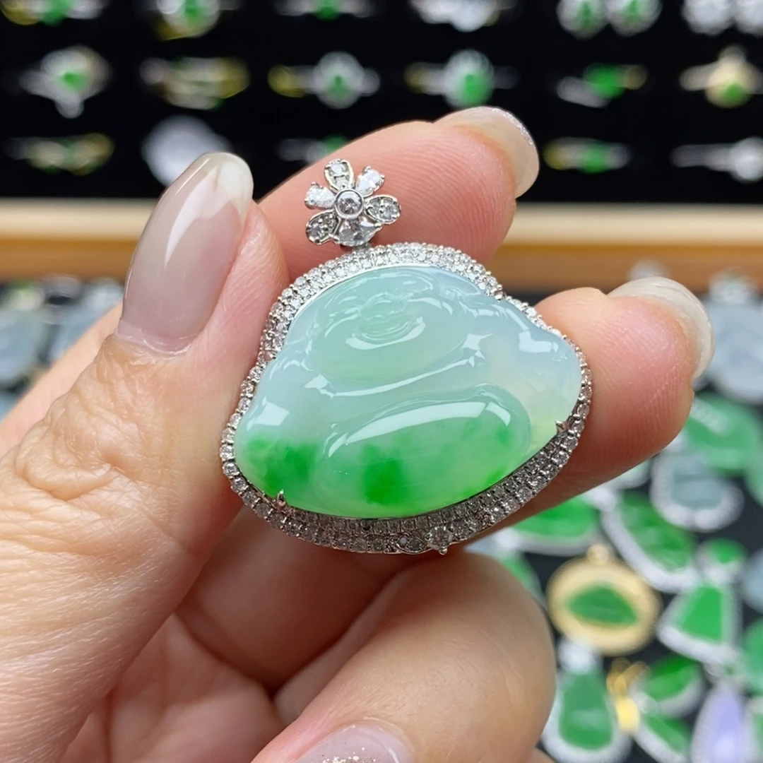 颈饰18K金镶嵌翡翠佛公