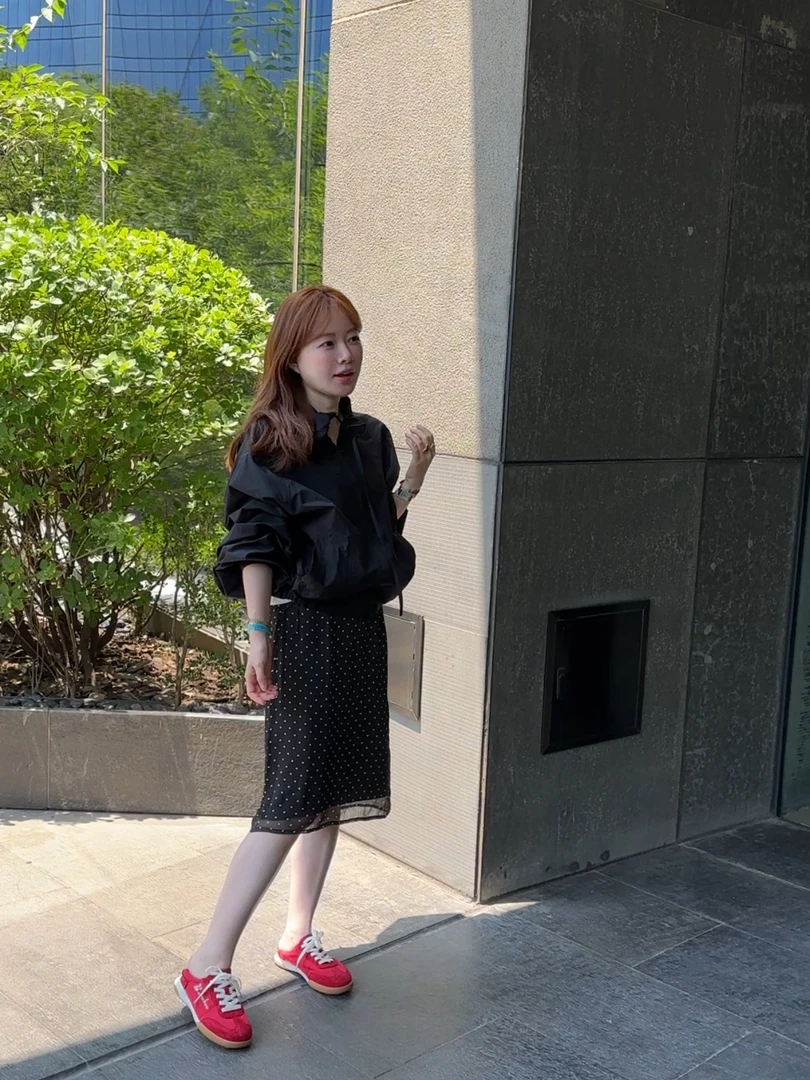 【BORAKOO】黑色波点后开叉半身裙