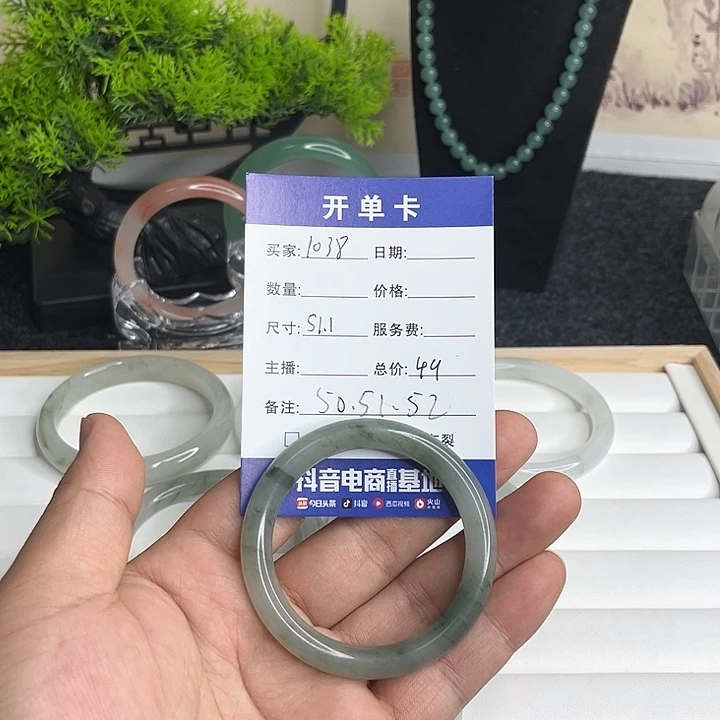 石英质玉手镯未镶嵌