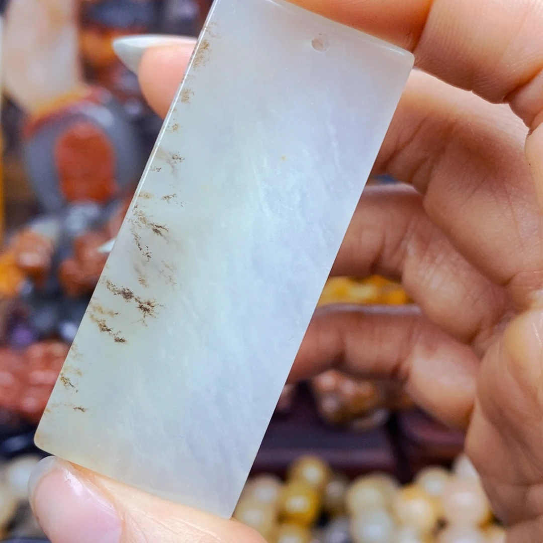 石英质玉（黄龙玉）未镶嵌颈饰