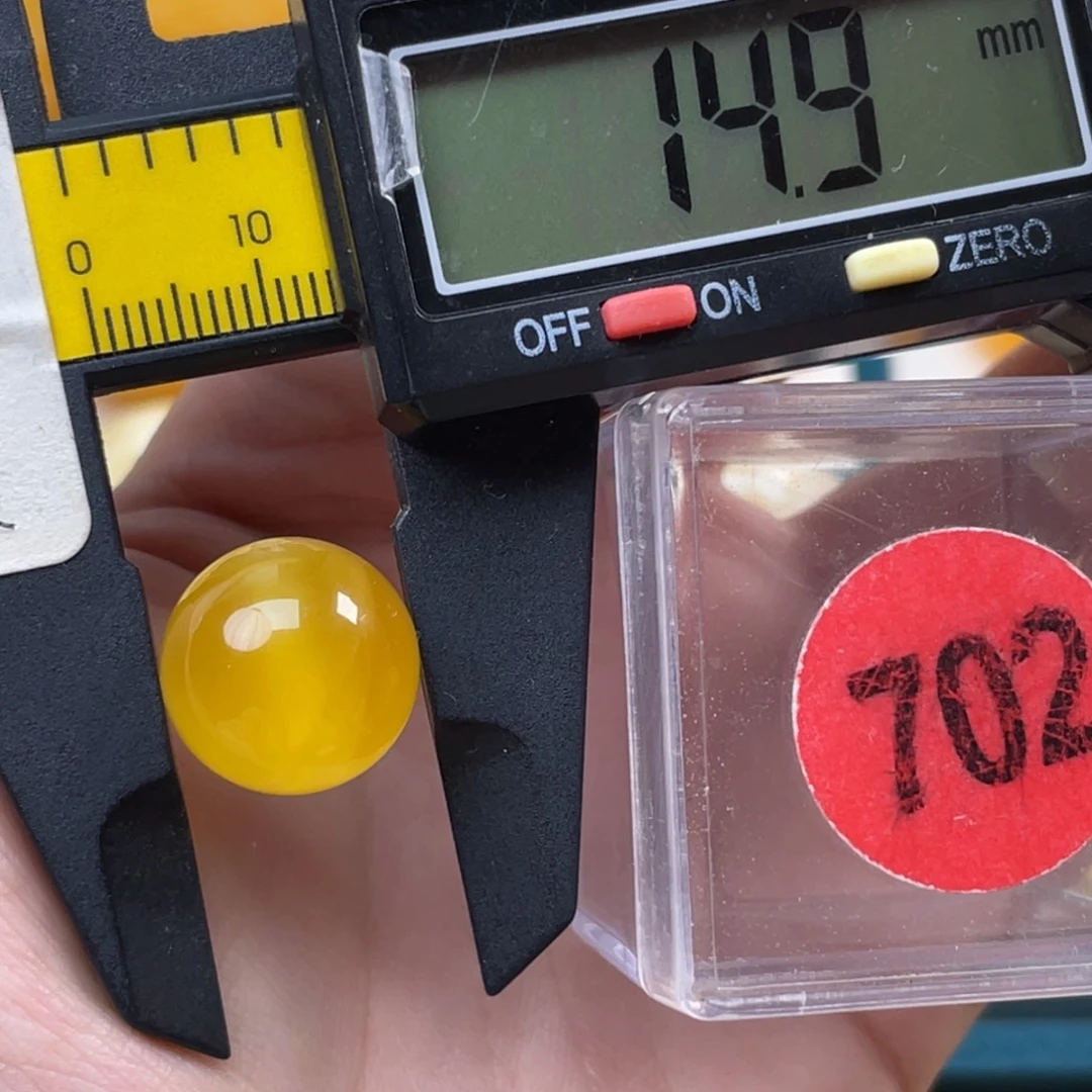 蜜蜡未镶嵌珠宝奇石