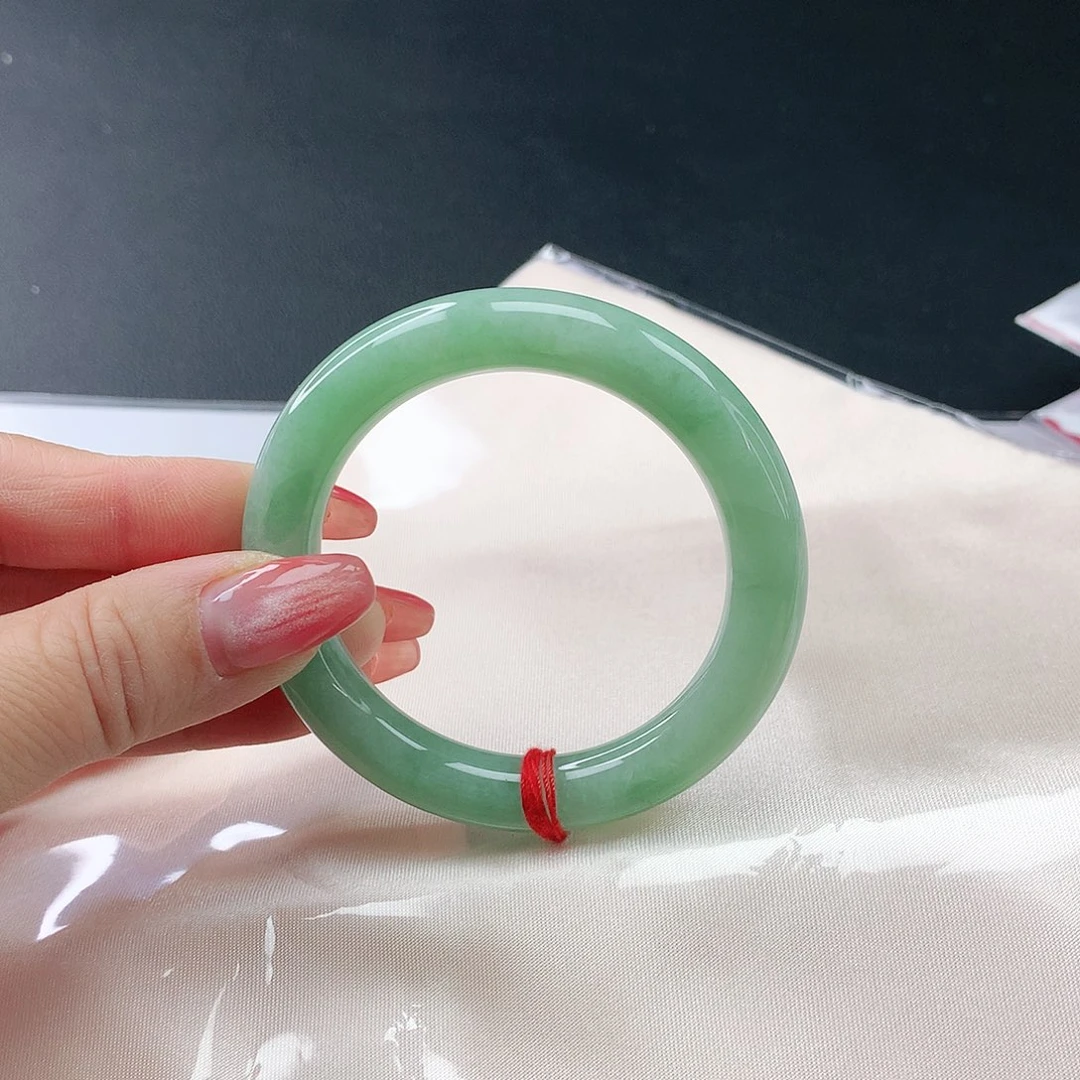 翡翠手镯未镶嵌翡翠135