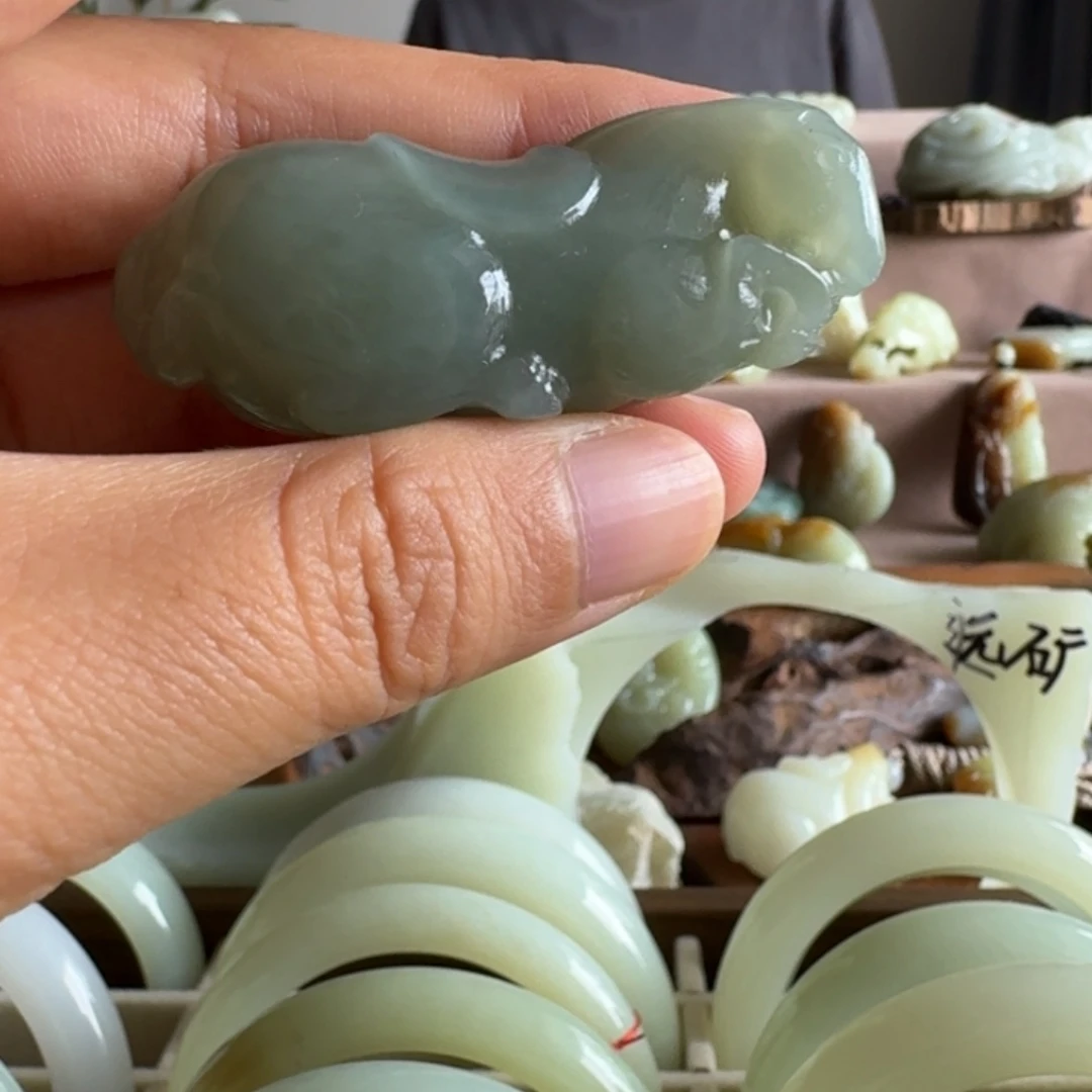 颈饰未镶嵌和田玉(糖玉)