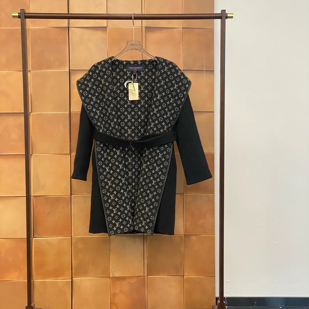 99新 LouisVuitton/路易威登 黑白老花浴袍大衣/34码/99新/29369